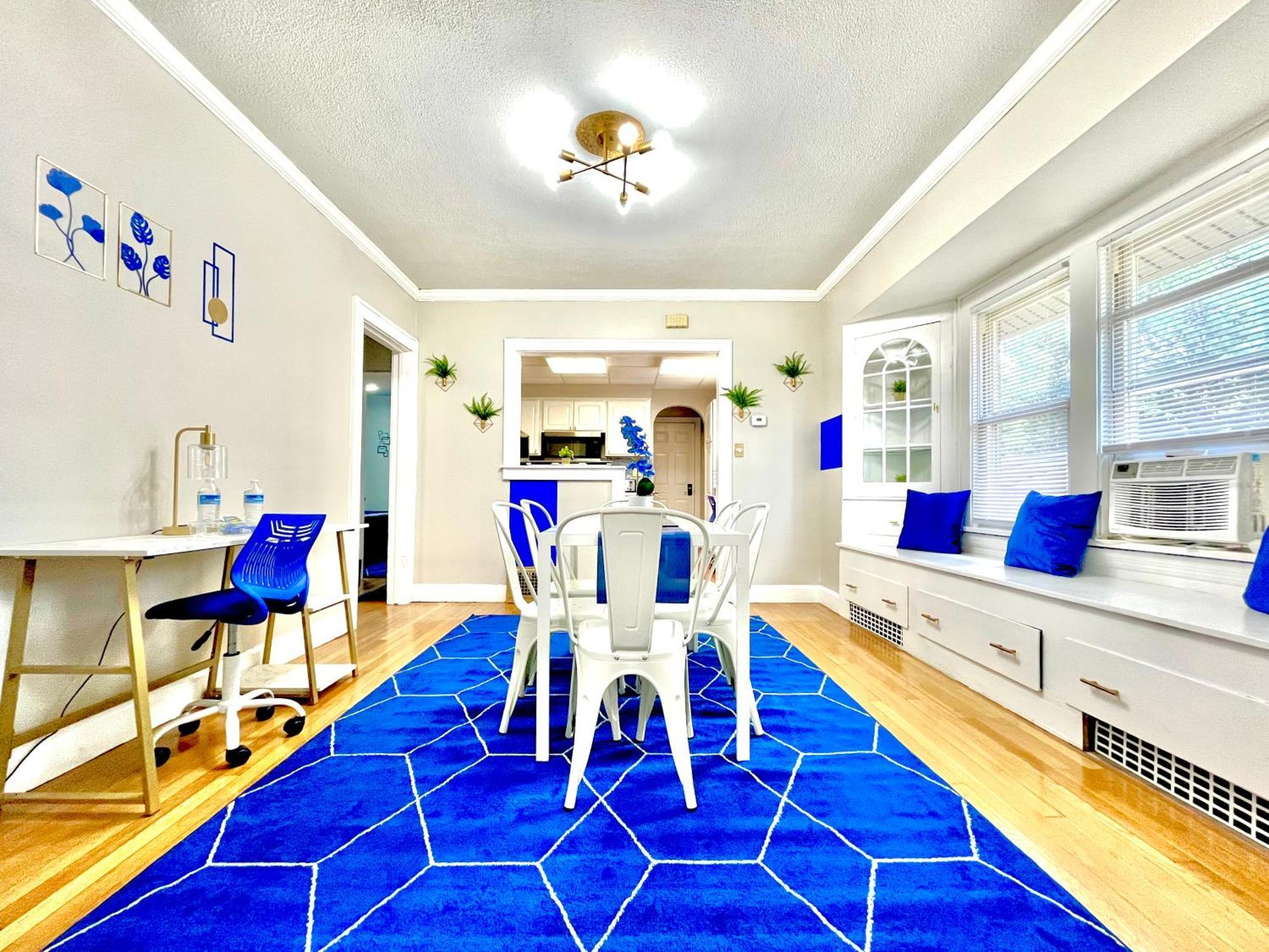 The Sapphire Haven - Your Old Brooklyn Oasis Awaits Families, Couples, Business Travelers Near Downtown With Parking, 300 Mb Wifi & Self Check-In Cleveland Luaran gambar