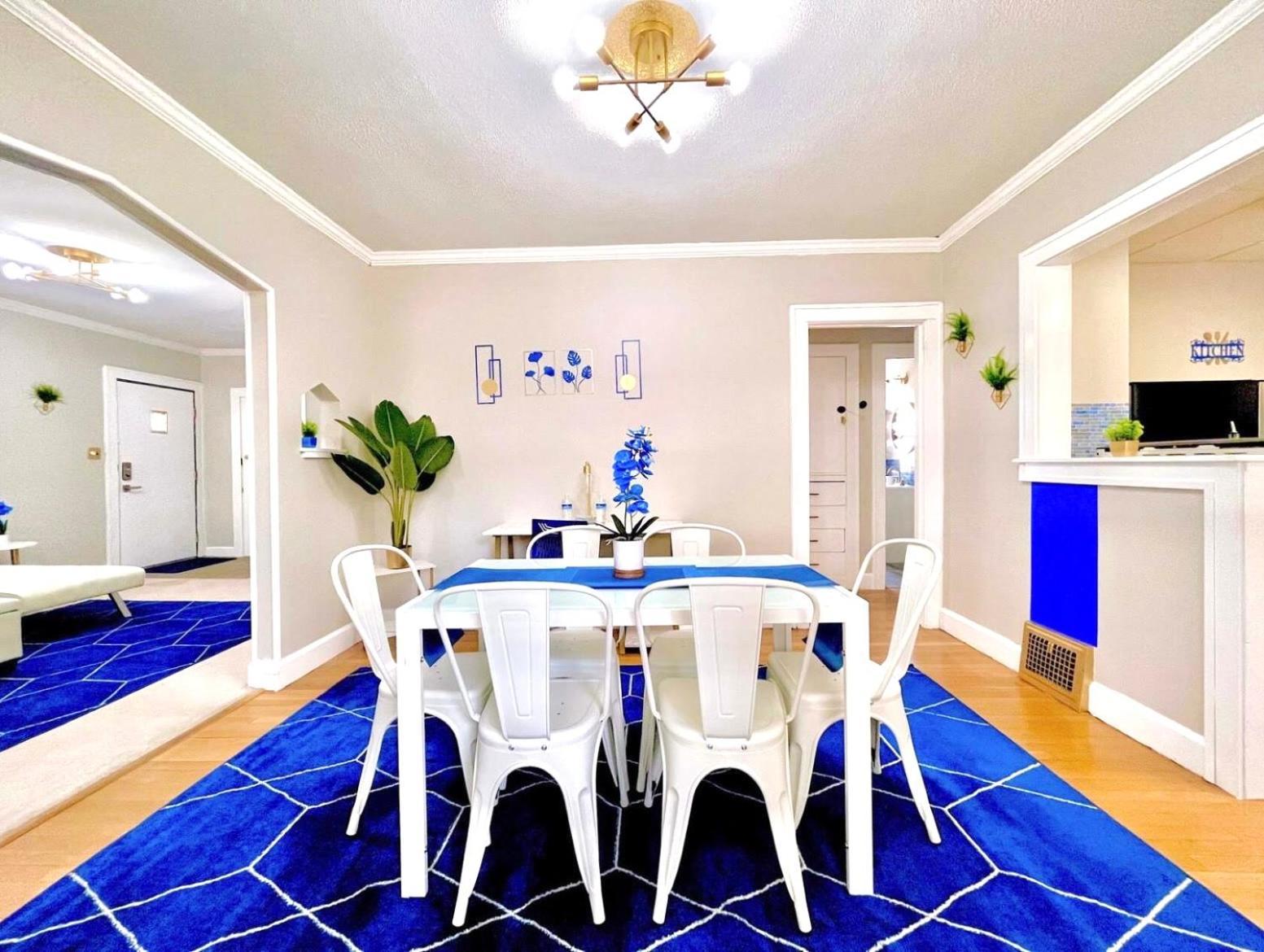 The Sapphire Haven - Your Old Brooklyn Oasis Awaits Families, Couples, Business Travelers Near Downtown With Parking, 300 Mb Wifi & Self Check-In Cleveland Luaran gambar