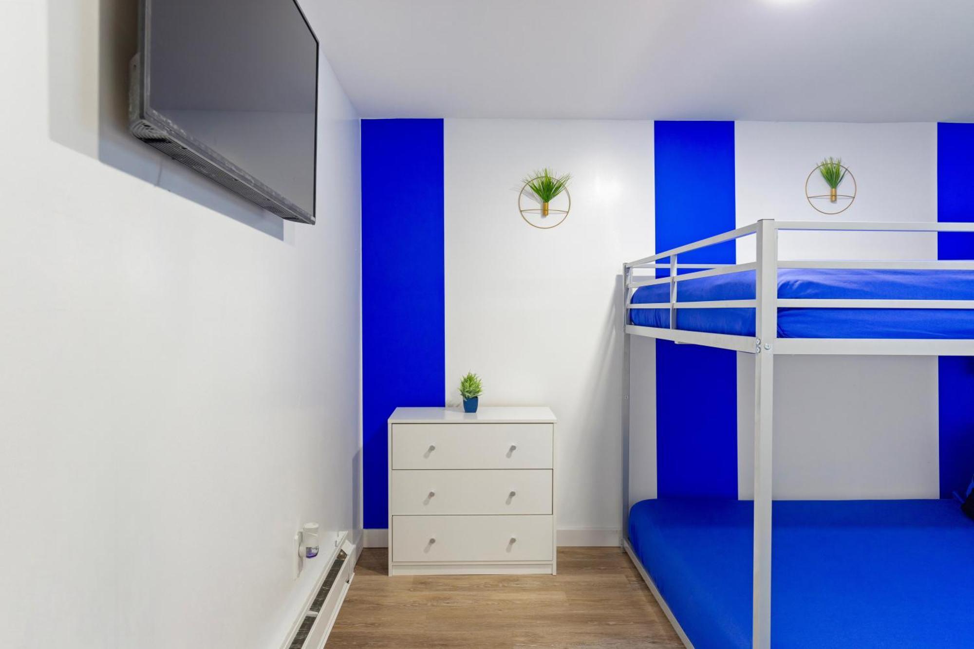 The Sapphire Haven - Your Old Brooklyn Oasis Awaits Families, Couples, Business Travelers Near Downtown With Parking, 300 Mb Wifi & Self Check-In Cleveland Luaran gambar