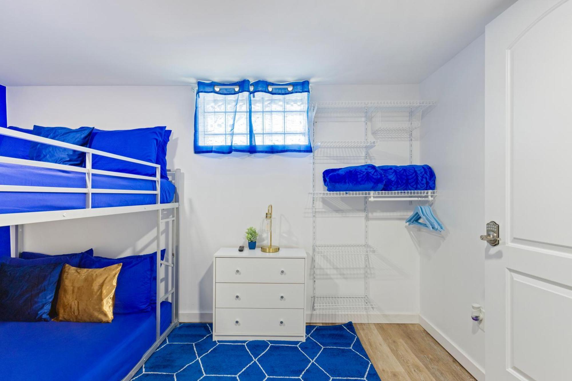 The Sapphire Haven - Your Old Brooklyn Oasis Awaits Families, Couples, Business Travelers Near Downtown With Parking, 300 Mb Wifi & Self Check-In Cleveland Luaran gambar