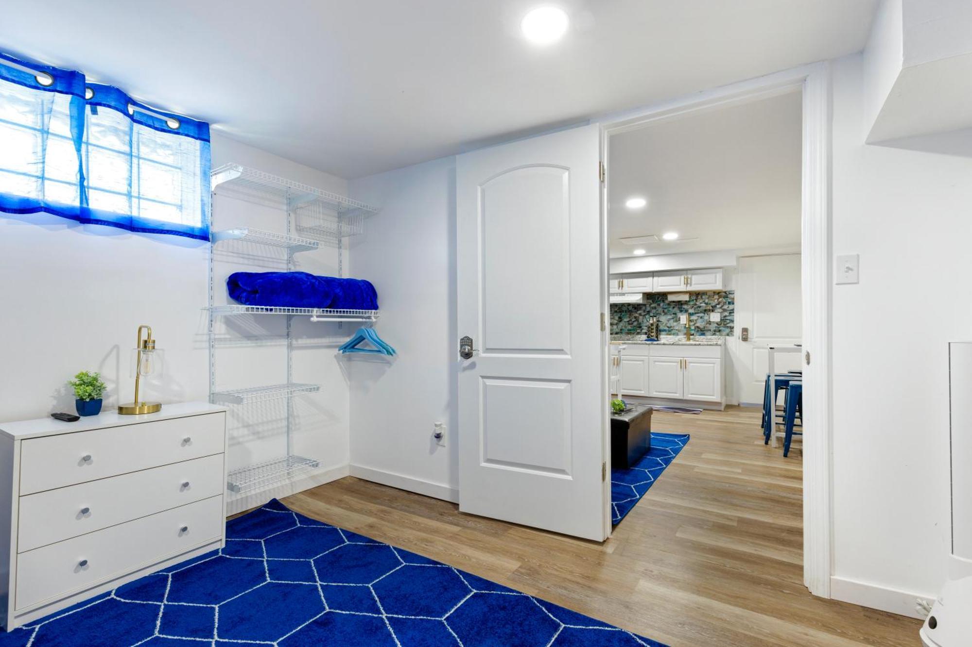 The Sapphire Haven - Your Old Brooklyn Oasis Awaits Families, Couples, Business Travelers Near Downtown With Parking, 300 Mb Wifi & Self Check-In Cleveland Luaran gambar