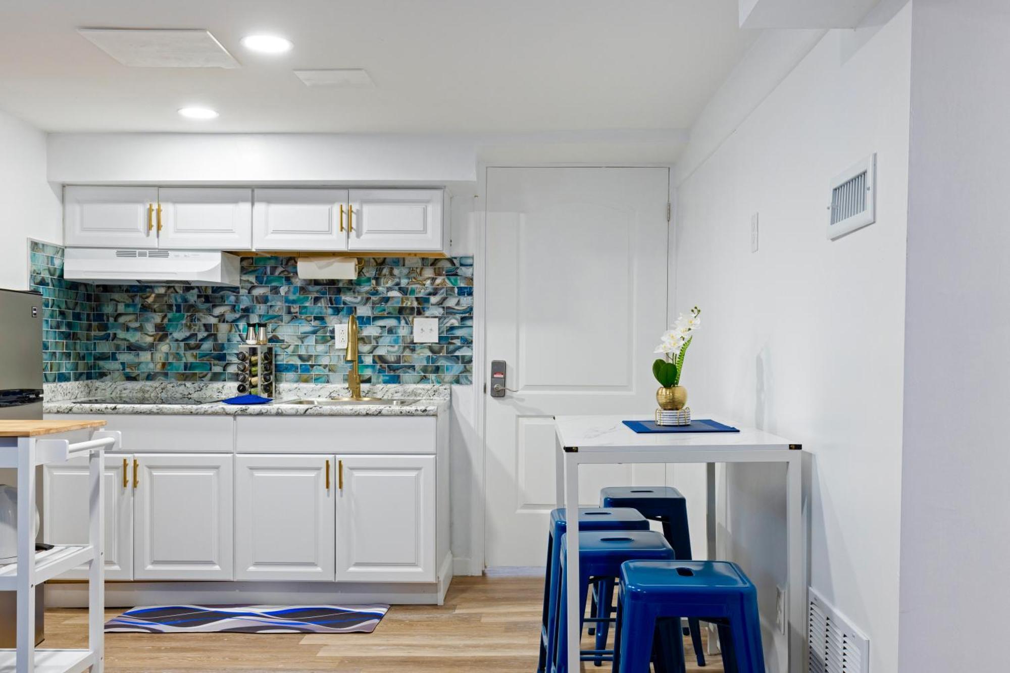 The Sapphire Haven - Your Old Brooklyn Oasis Awaits Families, Couples, Business Travelers Near Downtown With Parking, 300 Mb Wifi & Self Check-In Cleveland Luaran gambar