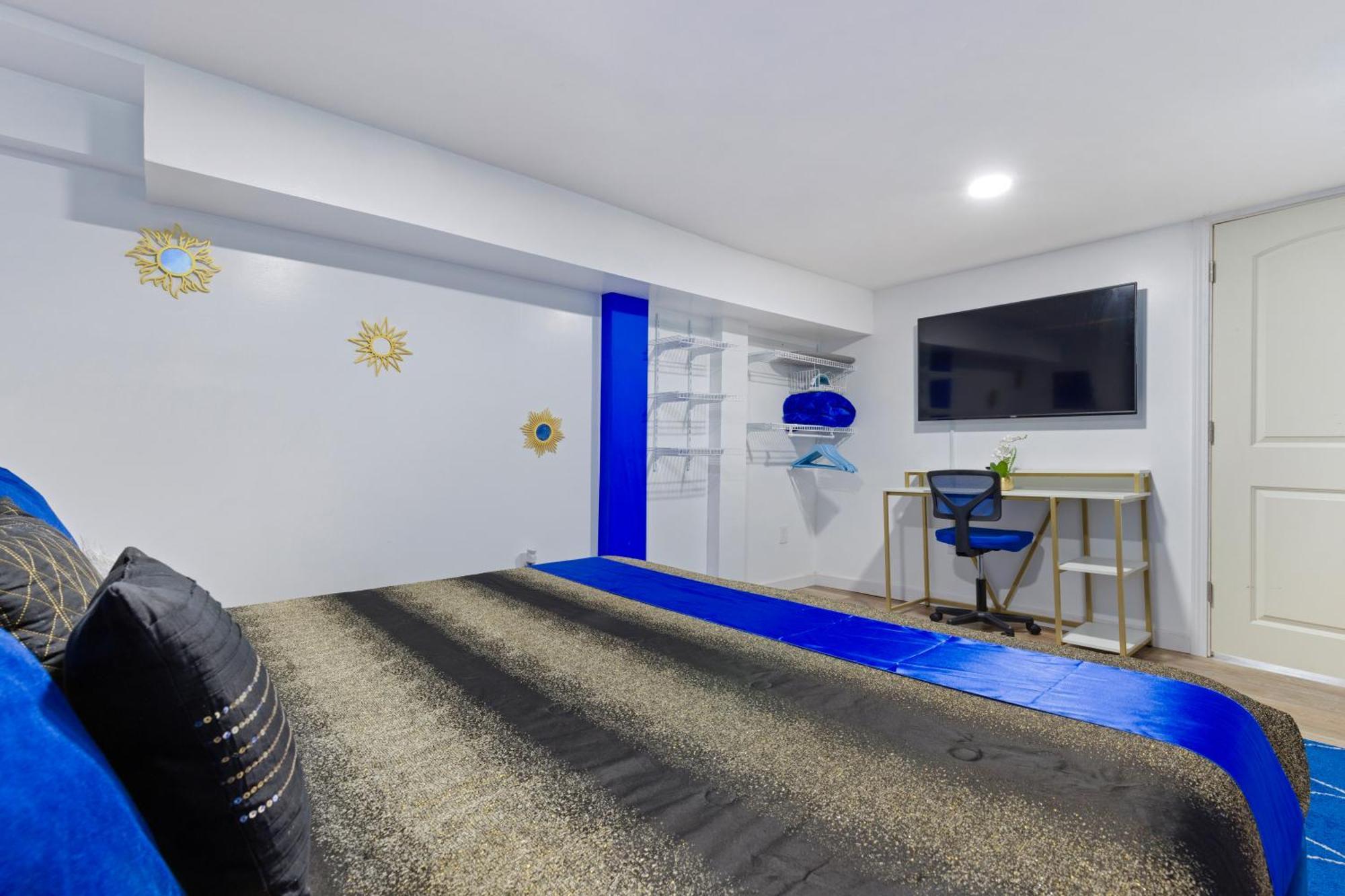 The Sapphire Haven - Your Old Brooklyn Oasis Awaits Families, Couples, Business Travelers Near Downtown With Parking, 300 Mb Wifi & Self Check-In Cleveland Luaran gambar