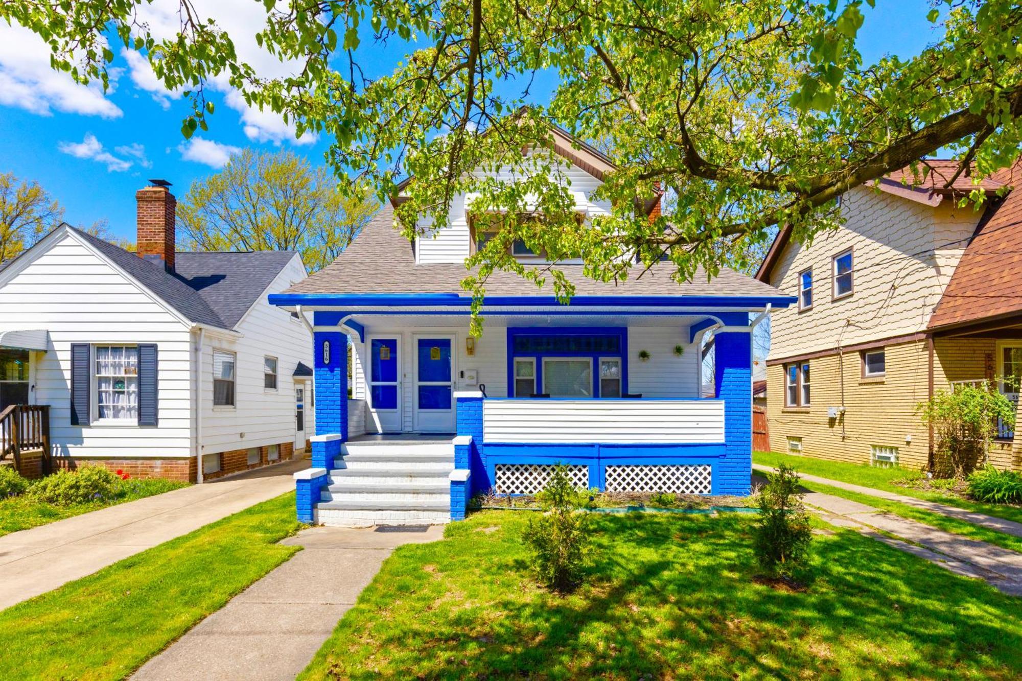 The Sapphire Haven - Your Old Brooklyn Oasis Awaits Families, Couples, Business Travelers Near Downtown With Parking, 300 Mb Wifi & Self Check-In Cleveland Luaran gambar